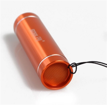 強(qiáng)光防水手電筒