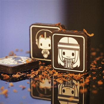 秦時(shí)明月幸運(yùn)巧克力禮盒創(chuàng)意盲盒胸針拼圖萌趣可愛(ài)書(shū)本造型送女友