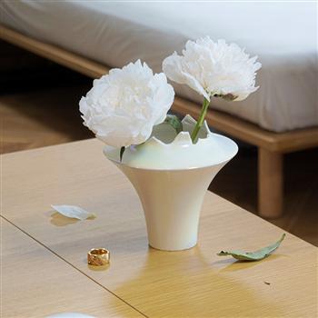 北歐簡(jiǎn)約桌面小花瓶創(chuàng)意陶瓷花器臥室床頭高級(jí)感藝術(shù)客廳餐桌花瓶