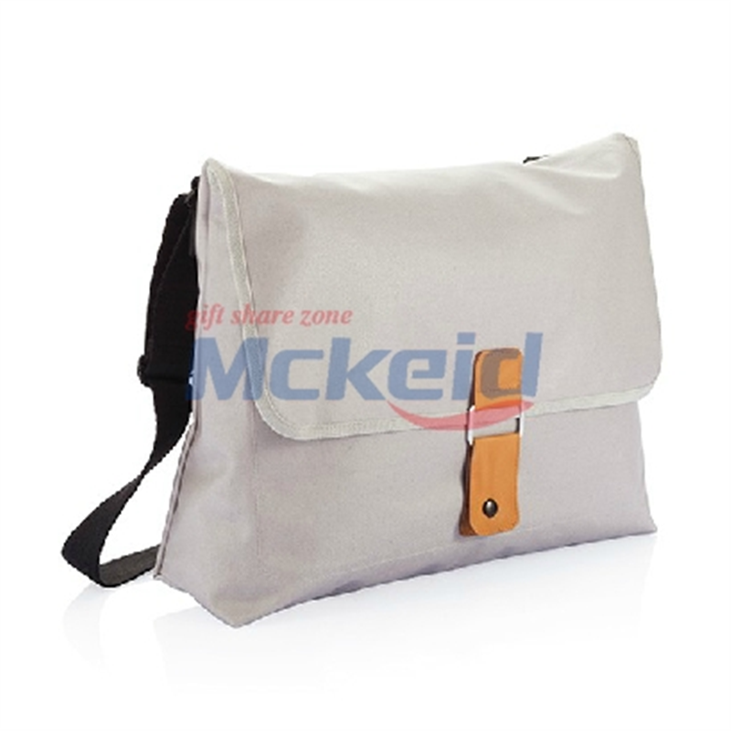 Pure 防水單肩包