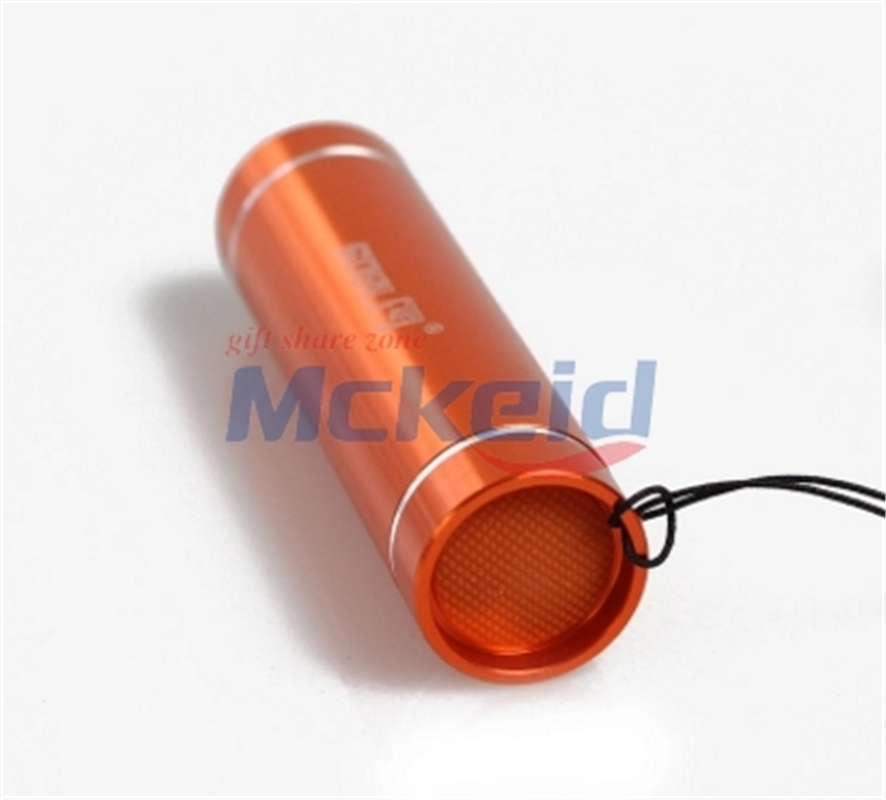 強(qiáng)光防水手電筒