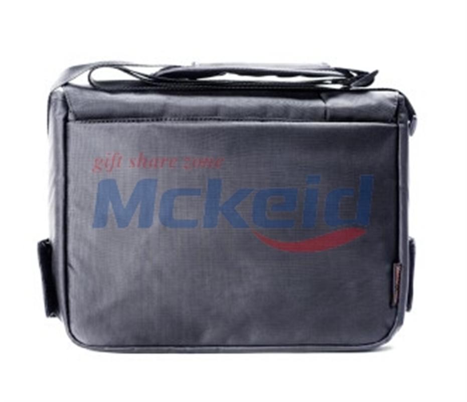 Dellavita德拉瑋特新品斜跨包運動休閑單肩包 黑色