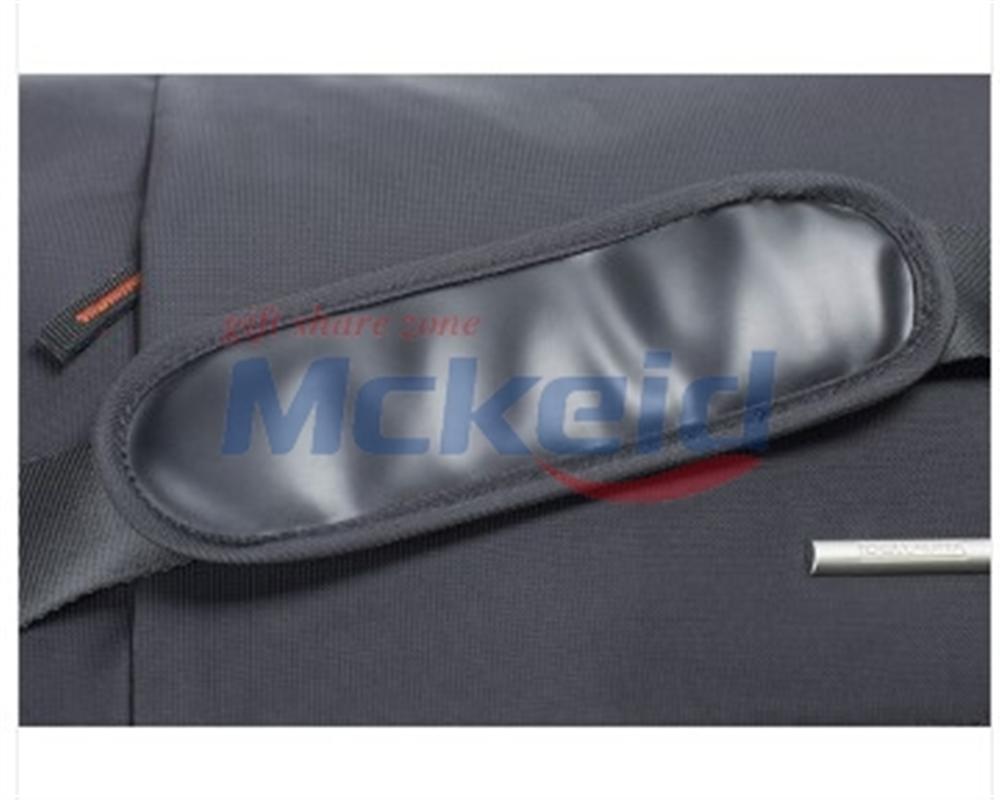 Dellavita德拉瑋特新品斜跨包運動休閑單肩包 黑色