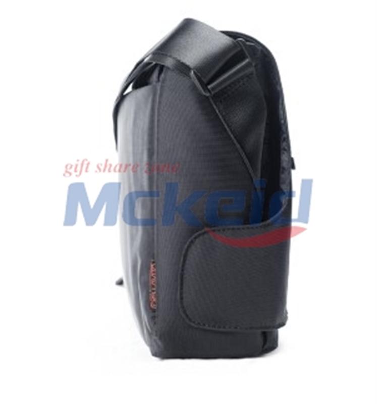 Dellavita德拉瑋特新品斜跨包運動休閑單肩包 黑色