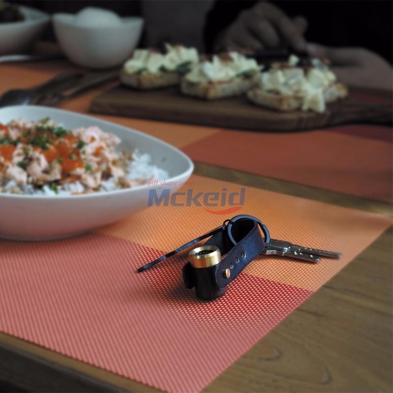 香水進(jìn)口頭層高檔植鞣革牛皮汽車掛件香薰器散香器時(shí)尚個(gè)性