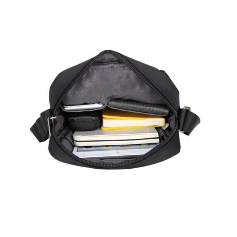 愛華仕（OIWAS）休閑時尚單肩包 時尚斜挎包 戶外運動男士小包 黑色