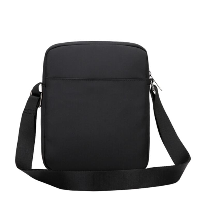 愛華仕（OIWAS）休閑時尚單肩包 時尚斜挎包 戶外運動男士小包 黑色