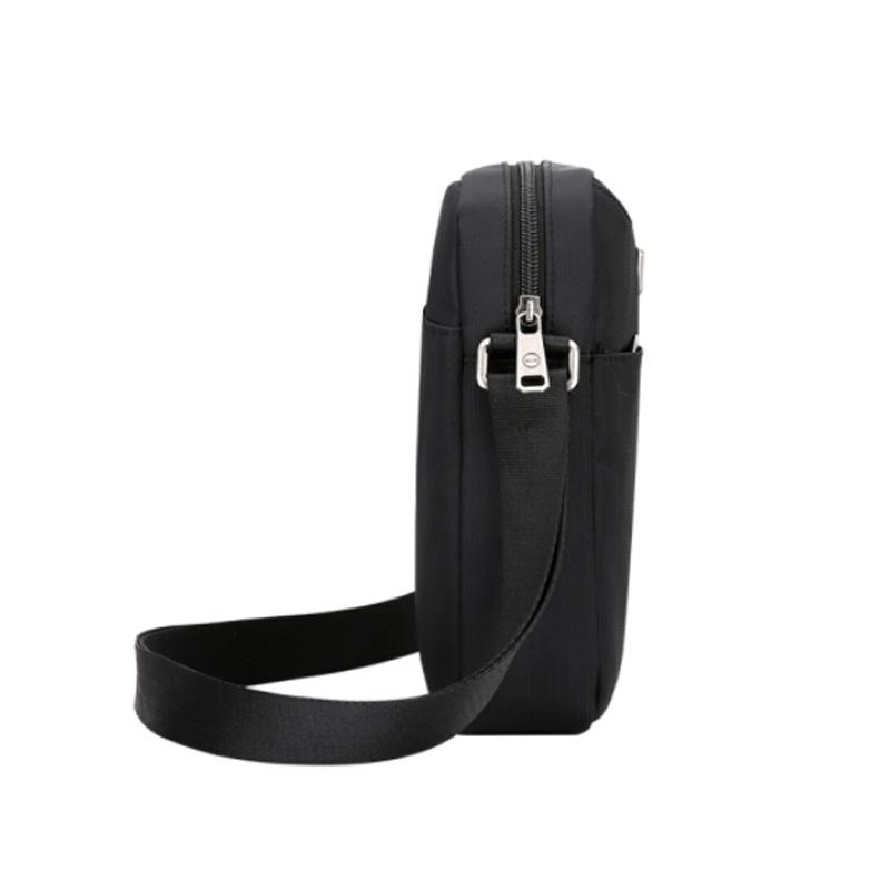 愛華仕（OIWAS）休閑時尚單肩包 時尚斜挎包 戶外運動男士小包 黑色