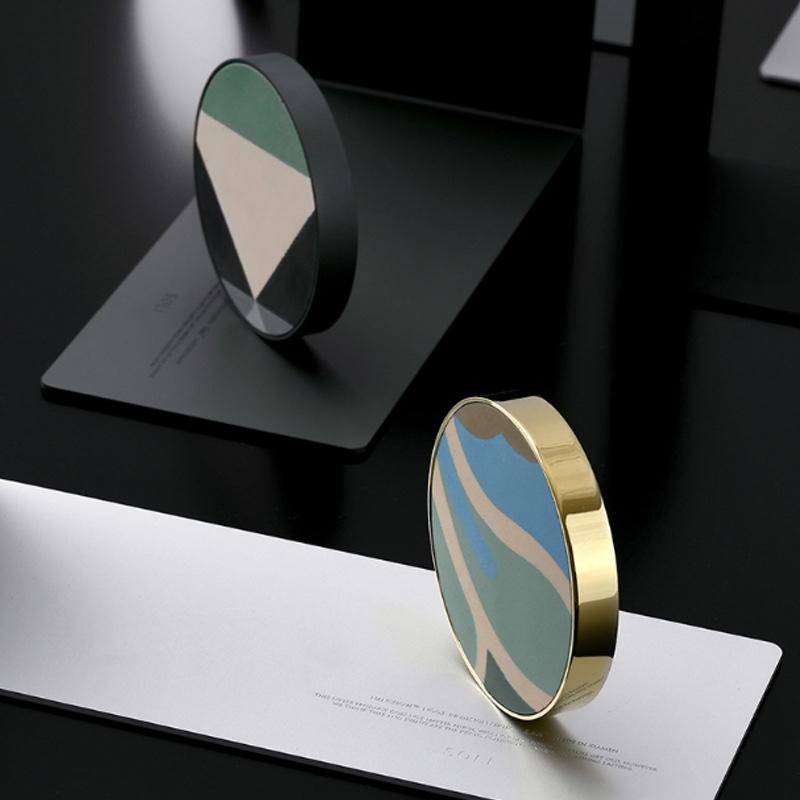 黃銅花磚獨奏書立 | 可旋轉(zhuǎn)可移動 穩(wěn)妥收納書籍