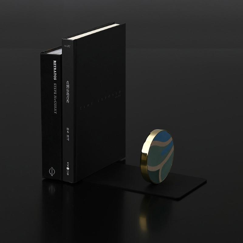 黃銅花磚獨奏書立 | 可旋轉(zhuǎn)可移動 穩(wěn)妥收納書籍