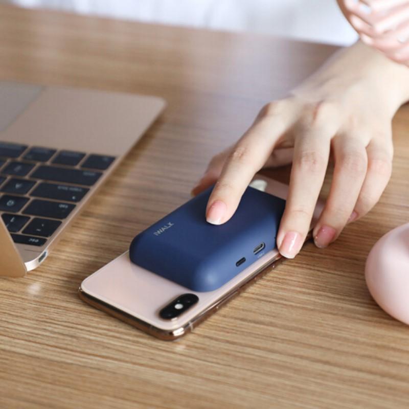 愛(ài)沃可( iWALK ) 無(wú)線充電寶 超薄迷你便攜移動(dòng)電源 深藍(lán)色 適用于三星華為iPhone xxsxr等手機(jī) 