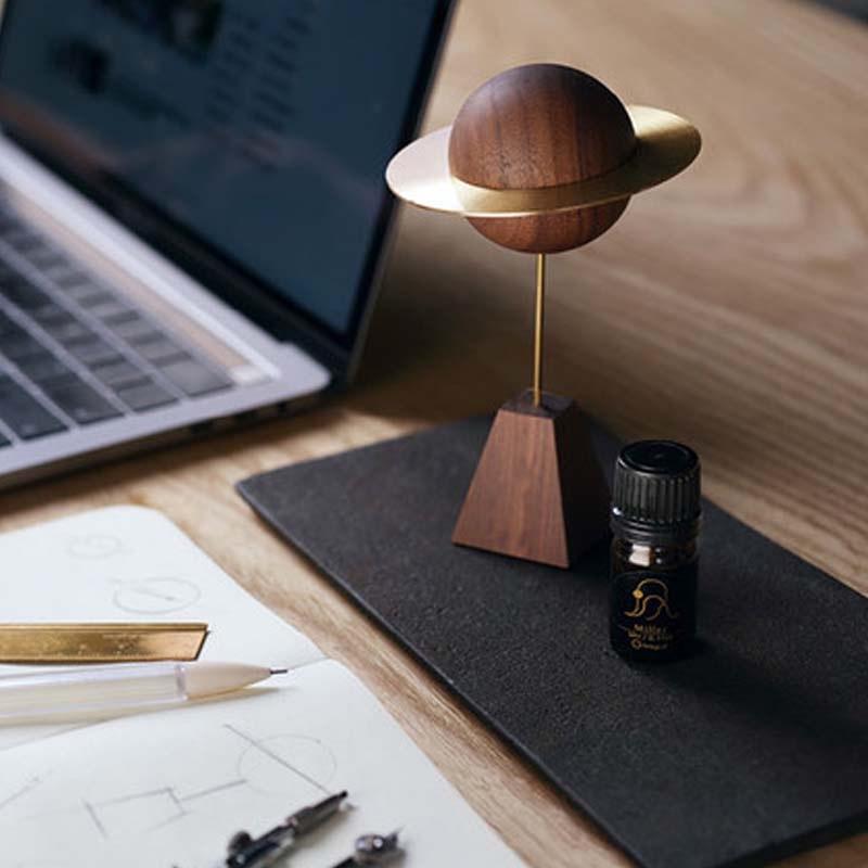 西泠印社 創(chuàng)意胡桃木小行星香薰文具擺件套裝 桌面工藝品商務禮品組合