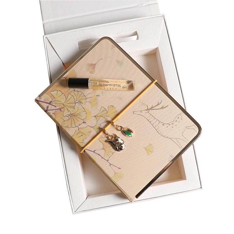 贊馬筆記本商務(wù)本故宮御花園四季之秋