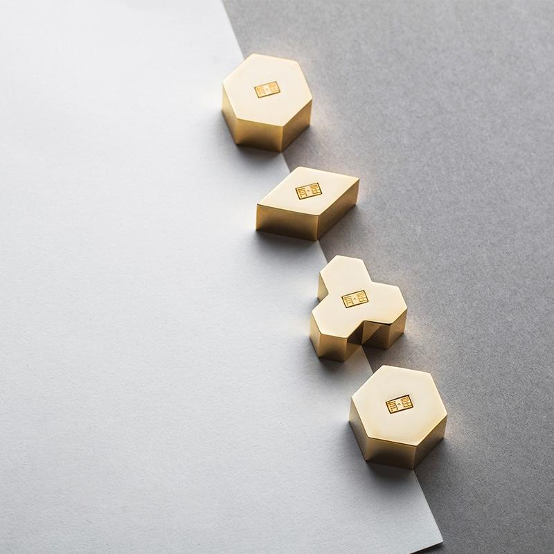 另 有昆·鎮(zhèn)紙鎮(zhèn)時尚中國風(fēng)文房四寶 創(chuàng)意鏡面合金裝飾品桌面擺件