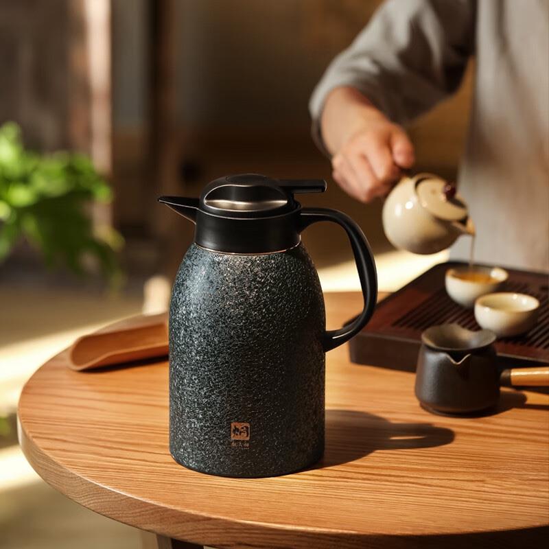 燜大師錦鯉商務(wù)套裝MT1602W升級(jí)款燜茶壺保溫杯組合套裝經(jīng)典商務(wù)燜泡壺